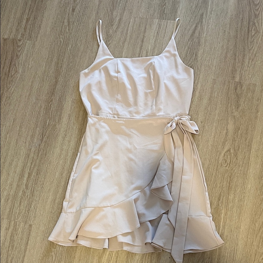 Women’s beige sleeveless dress
